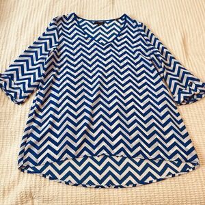 Kiara Womens Sz XL Blue White Zig Zag Short Cuffed Sleeve V-Neck Pullover Blouse
